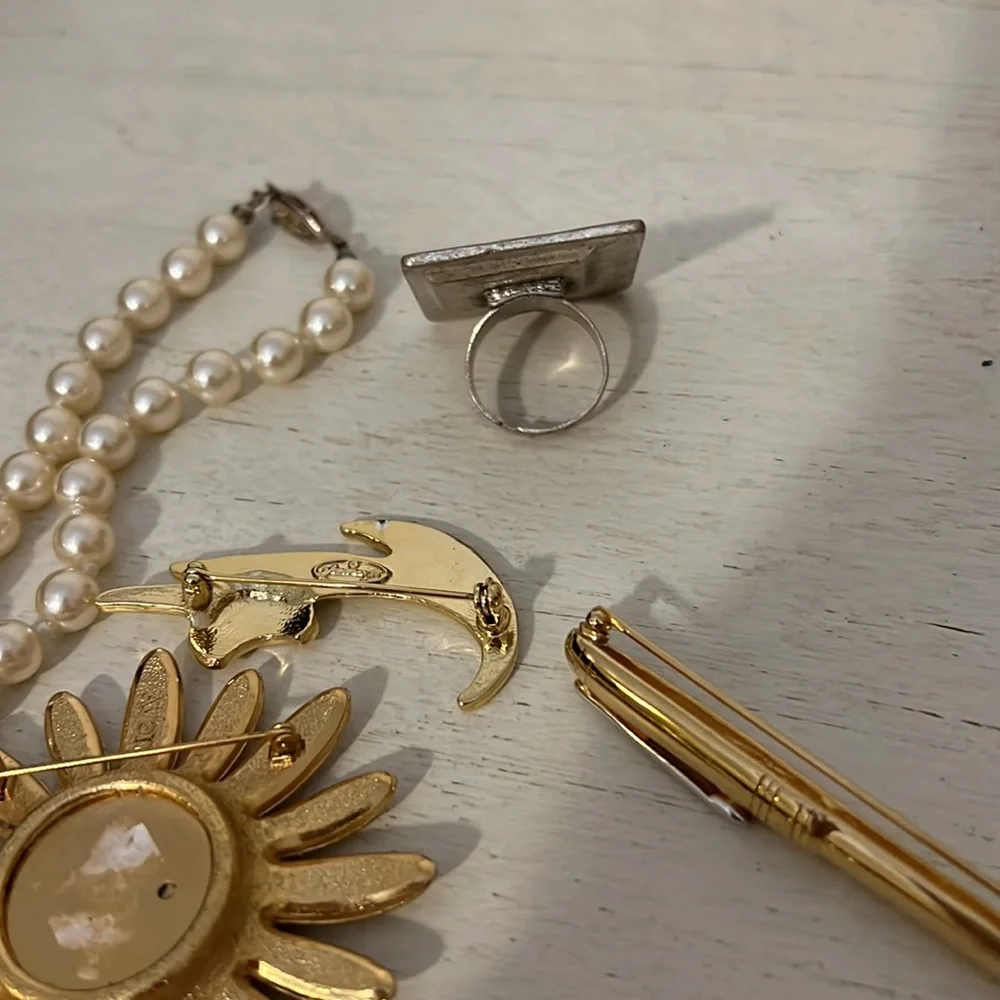 designer costume jewelry brooches necklace mod dep Sarah danecraft avon lot